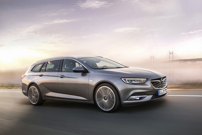 O design do novo Opel Insignia Sports Tourer foi fortemente inspirado no Monza Concept de 2014