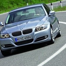 BMW 318d Sport (E90) LCI