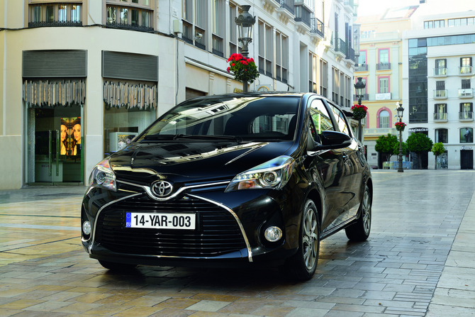 With the X-shaped front and new bumpers, the facelift of the Yaris gets 1000 completely new pieces