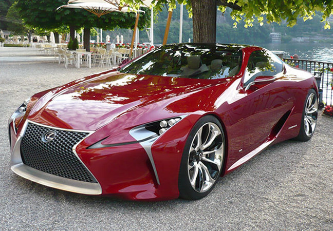 O Lexus LF-LC está equipado com motor híbrido dianteiro e tração traseira