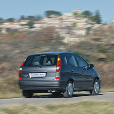 Nissan Almera Tino 1.8i