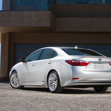 Next Generation Lexus ES Offered as Hybrid with Brand New Styling