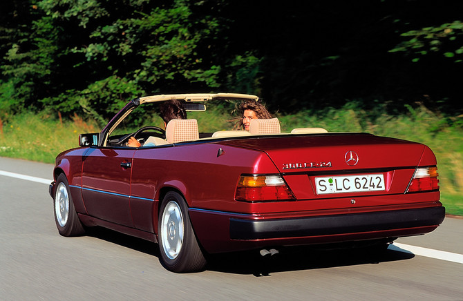 Mercedes-Benz 300 CE-24 Cabriolet AT