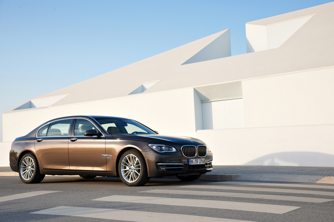 BMW revela o facelift do Série 7