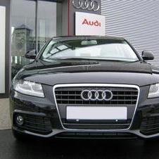 Audi A4L 3.2 FSI quattro (CN)