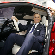 Ministro Corrado Clini ao volante de um Lamborghini