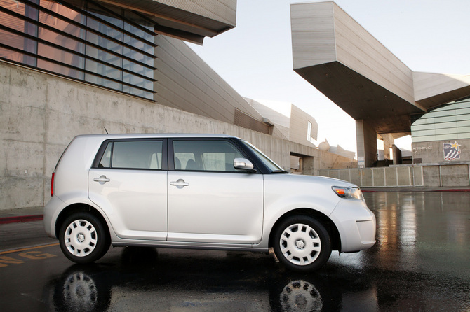 Scion xB 5-Door Wagon 4-Spd AT