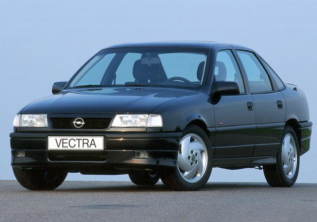 O modelo recebeu um facelift em 1992 e recebeu um pára-choques na cor da carroçaria