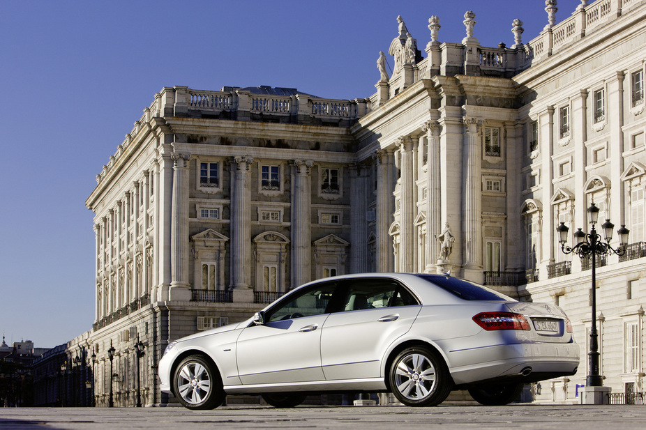 Mercedes-Benz E 350 CGI BlueEFFICIENCY