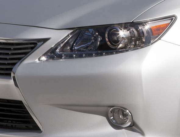 Lexus ES350 Flies into New York Motor Show