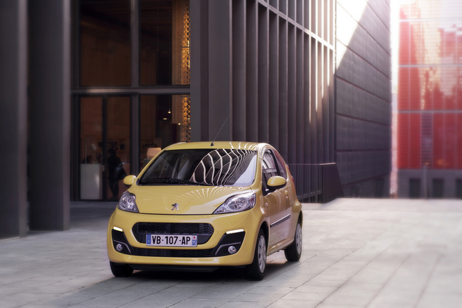 Renewed Peugeot 107 Has Daytime Running LEDs and Better Emissions