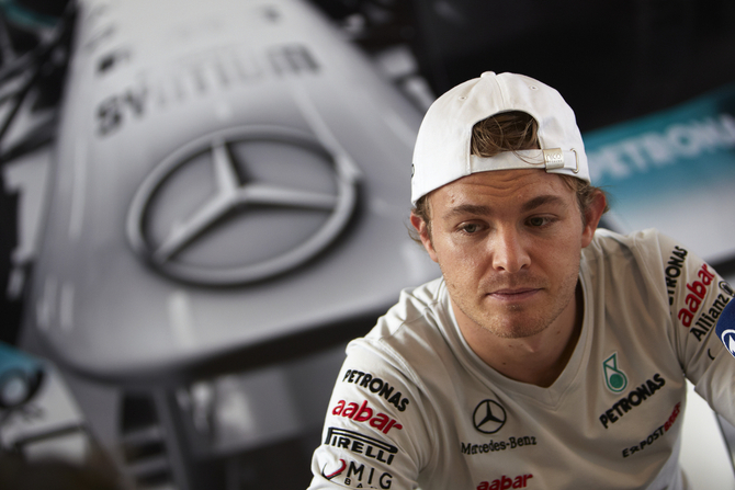 Rosberg stays on at Mercedes until 2013