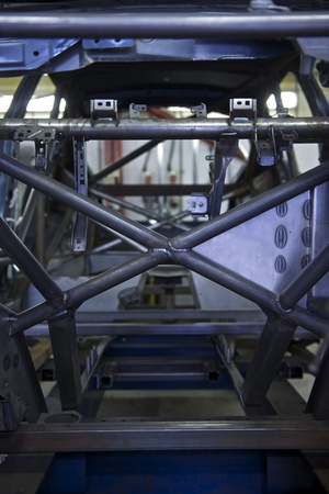 Nissan Releases Video of Building Juke R's Rollcage