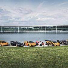 Démonstration dynamique de certains des modèles McLaren les plus symboliques, incluant les championnes de Formule 1, Can-Am et Le Mans éditions