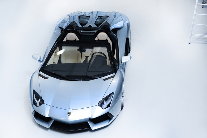 Aventador Gets Droptop Version with Two-Peice Carbon Top