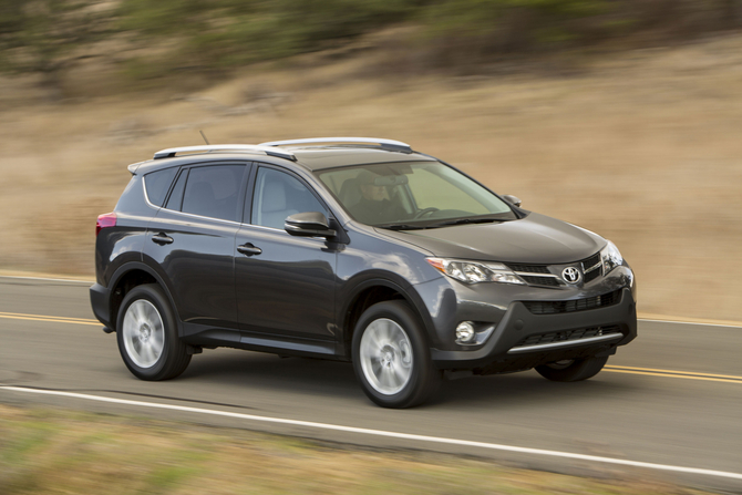 Apesar da plataforma ser a mesma do novo RAV4, a Lexus costuma diferenciar o design dos seus modelos significativamente