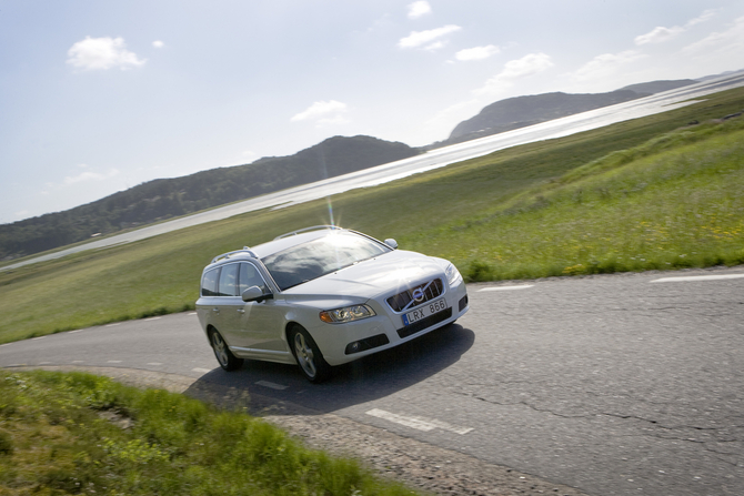 New Volvo Automatic Transmission Returns Same Efficiency as a Manual