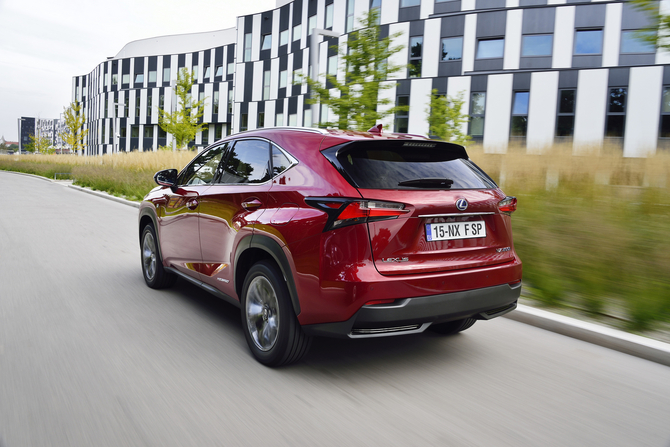 Lexus NX 300h F SPORT AWD