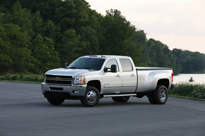 Chevrolet Silverado LT Long Box DRW