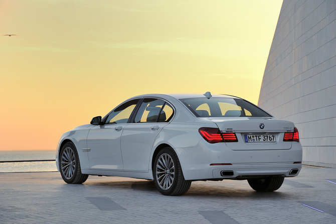 Otherwise, from the rear the revised 7 series is the same