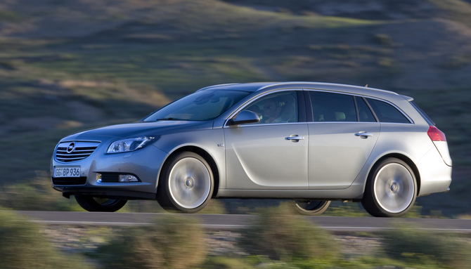 Opel Introduces Twin-Turbo Diesel in Insignia Flagship