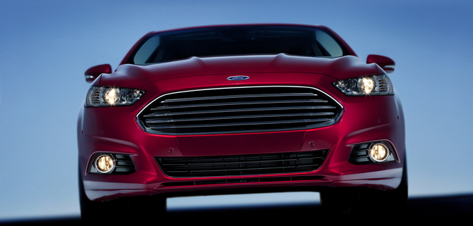 New Ford Fusion: first gasoline, hybrid and plug-in hybrid sedan