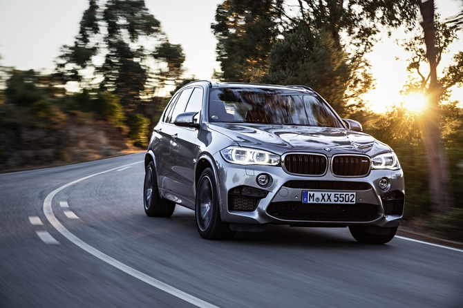 La consommation des nouveaux modèles BMW X5 M et BMW X6 M selon le cycle de conduite européen a diminué de plus de 20 pour cent