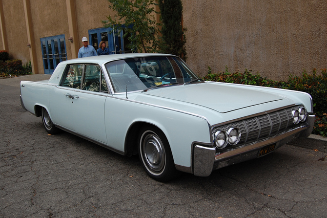 Lincoln Continental Sedan