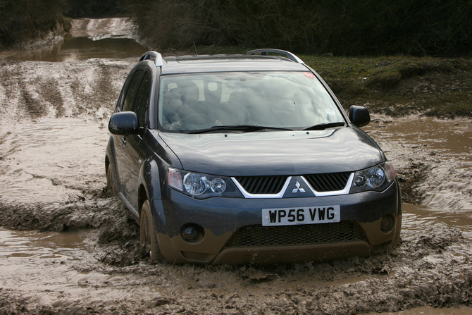 Mitsubishi Outlander ES 4WD