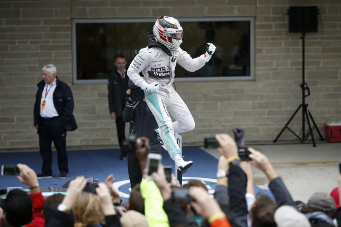 A festa de Lewis Hamilton no final da corrida