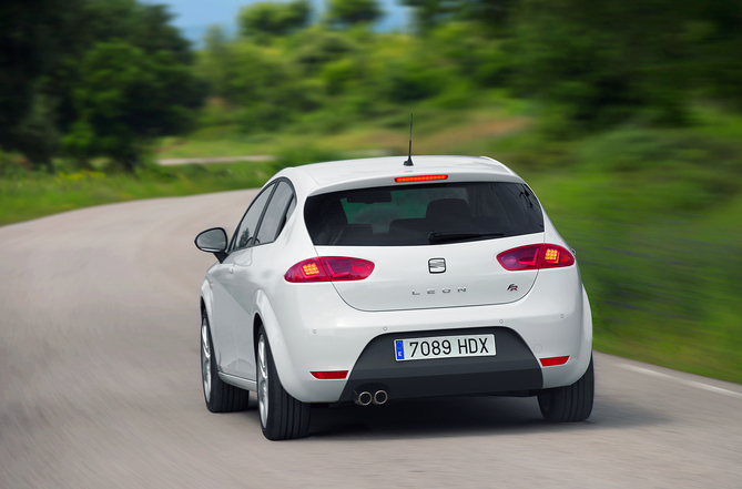 Seat Adds Spicy Leon FR+ with Bigger Engine to Leon Line-up, Cupra R Upgraded