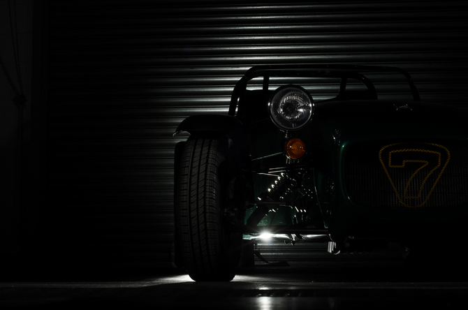 Este carro será o Caterham mais leve de sempre