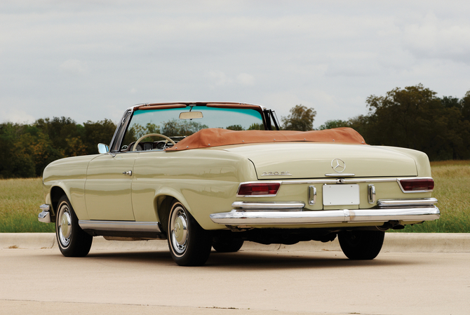 Mercedes-Benz 220 SE Cabriolet