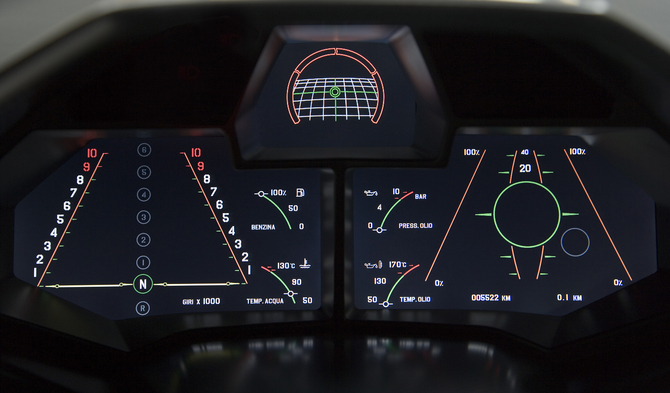 The instrument cluster was bespoke and had a tachometer (left), speedometer (right) and G-Meter (center)