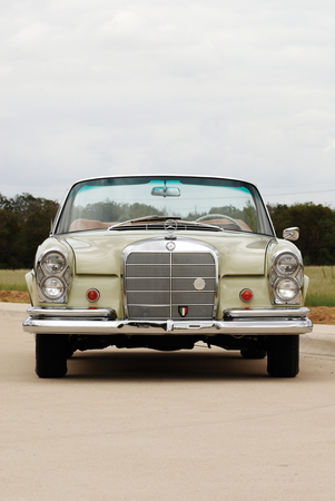 Mercedes-Benz 220 SE Cabriolet