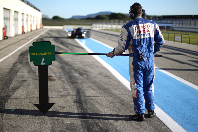 O chassis do TS040 HYBRID foi modificado em relação ao seu antecessor devido a mudanças nos regulamentos