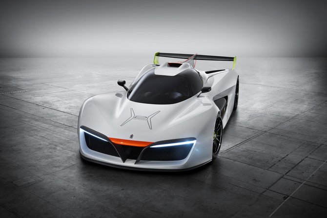 The H2 Speed ​​is equipped with two electric racing engines which are powered by a hydrogen fuel cell. With an output of 503hp