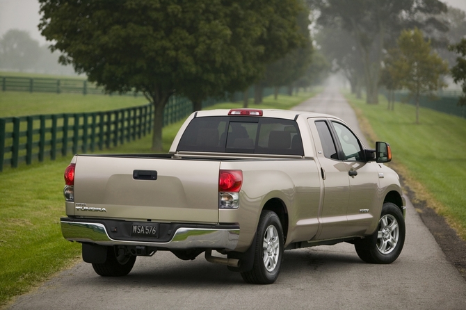 Toyota Tundra CrewMax 4X4 SR5 5.7L