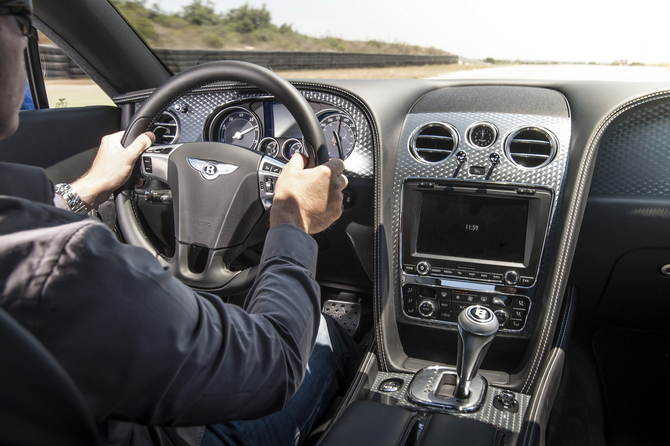 The inside gets the Mulliner Driving Specification as standard, which includes diamond-pleated leather on the seats and doors.