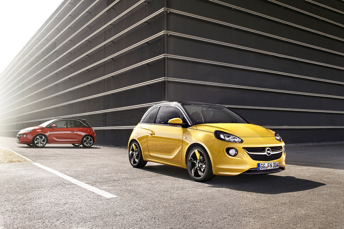 L'Opel Adam est equipé avec la nouvelle génération d’aide au stationnement APA II (Advanced Park Assist)