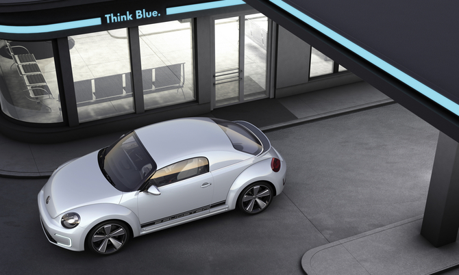 VW electrifies NAIAS with E-Bugster and Jetta Hybrid