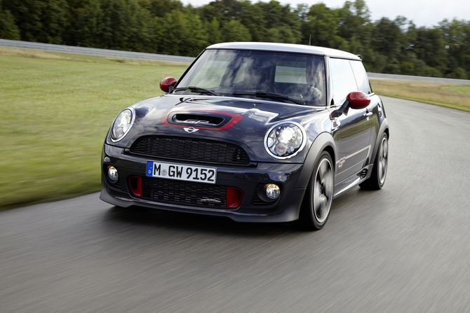 O MINI JCW GP cumpriu uma volta ao circuito de Nürburgring em 8:23