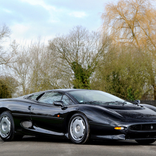 O XJ220 foi vendido entre 1992 e 1994