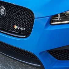 Detalhe da frente do Jaguar XFR-S