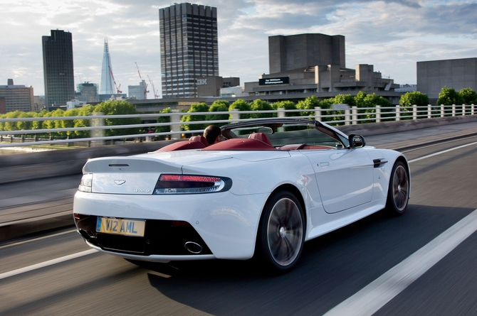 Roadster torna-se na versão mais potente do V12 Vantage