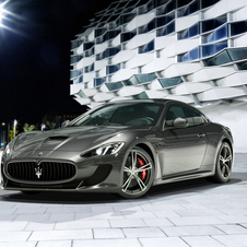 O Maserati GranTurismo MC Stradale coloca os bancos traseiros que não foram incluídos na versão original do carro