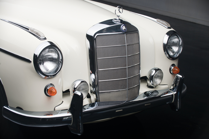 Mercedes-Benz 220 S