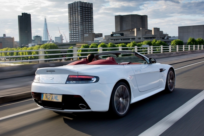 Aston Martin V12 Vantage Roadster