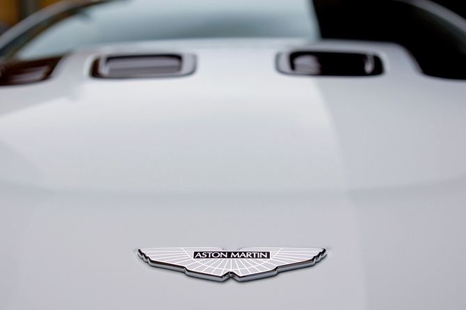 Aston Martin V12 Vantage Roadster