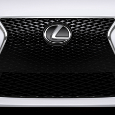 O modelo apresenta a nova grelha da Lexus